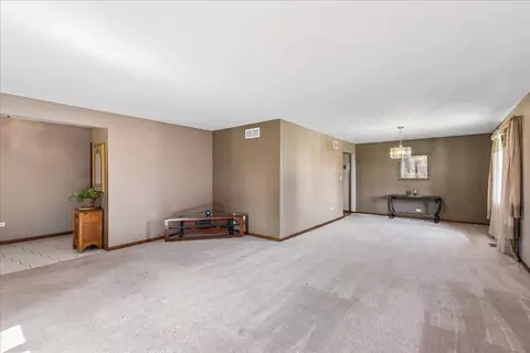 Living - 9860 Cambridge Dr, Mokena, IL 60448 photo 4 of 5