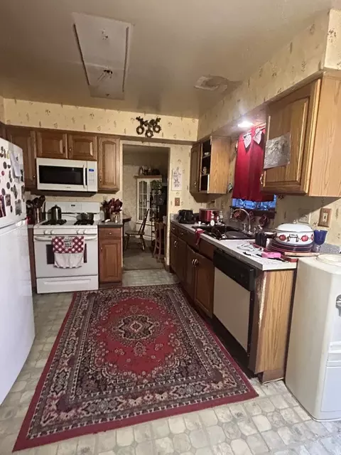 Kitchen - 20903 W Bloomfield Dr, Plainfield, IL 60544 photo 1 of 2
