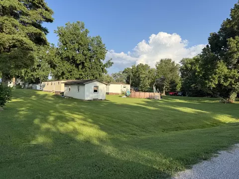 214 S 212 S Hickory St, De Soto, IL 62924