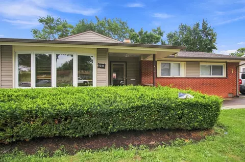 1235 Carswell Ave, Elk Grove Village, IL 60007