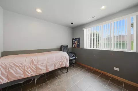 Bedroom - 16737 Hazelwood Dr, Plainfield, IL 60586 photo 5 of 6