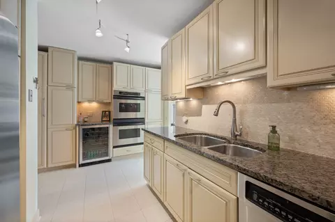 Kitchen - 200 E Delaware Pl #7D, Chicago, IL 60611 photo 1 of 3