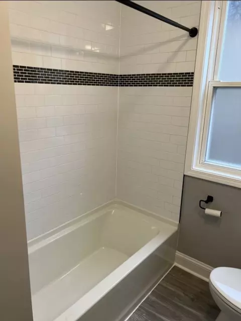 Bath - 6951 S Artesian Ave, Chicago, IL 60629 photo 4 of 5