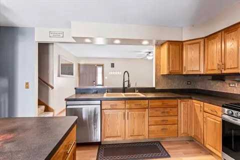 Kitchen - 5532 129th St, Crestwood, IL 60418 photo 3 of 4