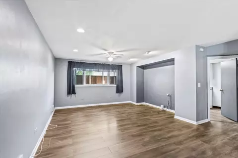 Living - 5532 129th St, Crestwood, IL 60418 photo 4 of 5
