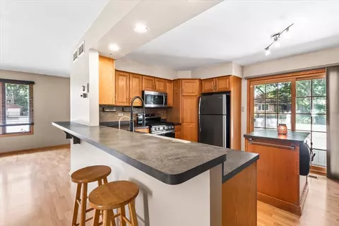 Kitchen - 5532 129th St, Crestwood, IL 60418 photo 1 of 4