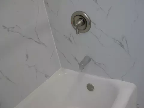 Bath - 1237 N Harding Ave, Chicago, IL 60651 photo 3 of 4