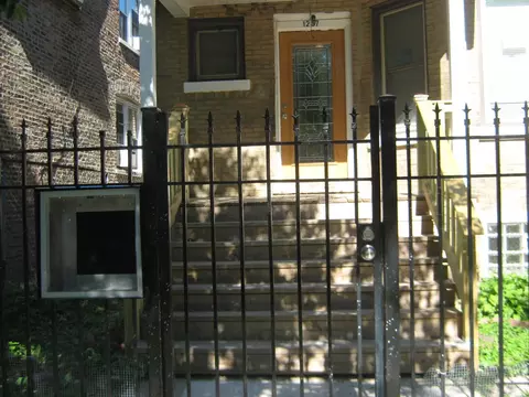 Exterior - 1237 N Harding Ave, Chicago, IL 60651 photo 2 of 4