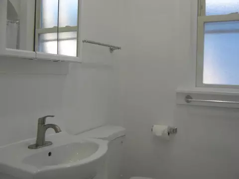 Bath - 1237 N Harding Ave, Chicago, IL 60651 photo 4 of 4