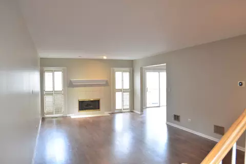 Living - 122 Schiller Pl, Itasca, IL 60143 photo 2 of 3