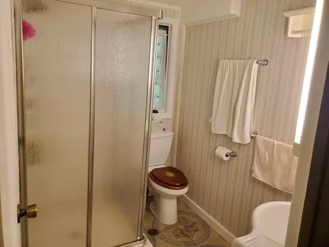 Bath - 2920 Regner Rd, Mchenry, IL 60051 photo 2 of 2