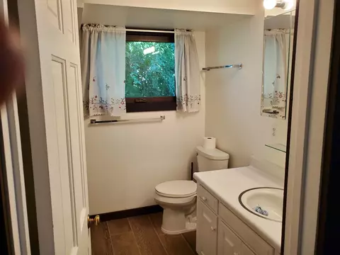 Bath - 2920 Regner Rd, Mchenry, IL 60051 photo 1 of 2