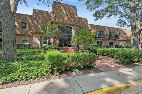 1240 Park Ave #331, Highland Park, IL 60035
