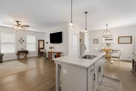 Entry Way - 610 17th Ave, Silvis, IL 61282 photo 1 of 3