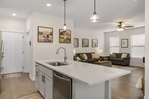 Kitchen - 610 17th Ave, Silvis, IL 61282 photo 4 of 4