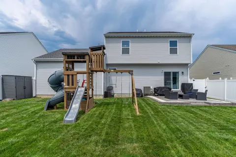 Exterior - 610 17th Ave, Silvis, IL 61282 photo 6 of 12