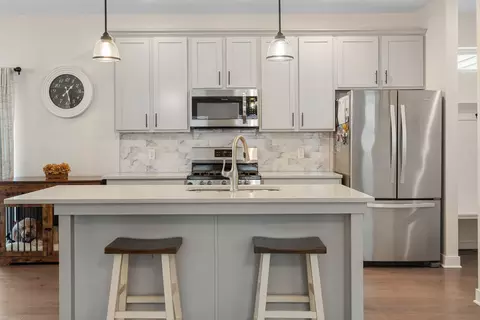 Kitchen - 610 17th Ave, Silvis, IL 61282 photo 1 of 4