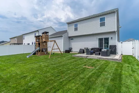 Exterior - 610 17th Ave, Silvis, IL 61282 photo 4 of 12