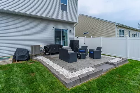 Exterior - 610 17th Ave, Silvis, IL 61282 photo 3 of 12