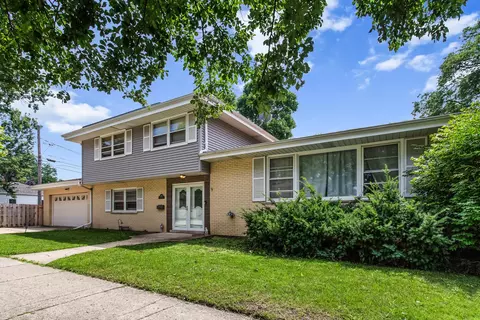1525 Elm St, Park Ridge, IL 60068