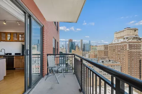 Exterior - 41 E 8th St #2301, Chicago, IL 60605 photo 2 of 6