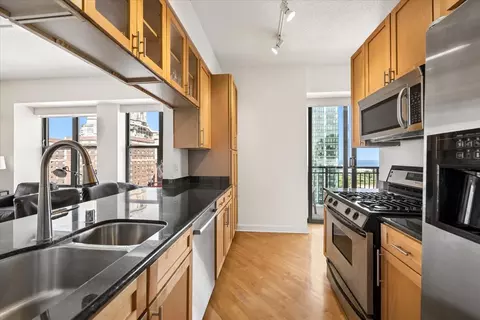 Kitchen - 41 E 8th St #2301, Chicago, IL 60605 photo 4 of 5