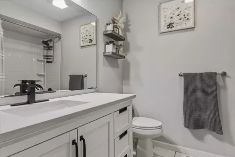 Bath - 207 Suelynn Dr, Normal, IL 61761 photo 2 of 3