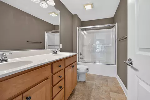 Bath - 1718 Pfitzer Rd, Normal, IL 61761 photo 5 of 6
