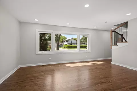 Living - Undisclosed, Des Plaines, IL 60016 photo 2 of 4