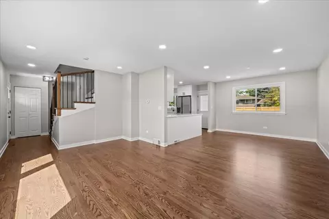 Living - Undisclosed, Des Plaines, IL 60016 photo 1 of 4