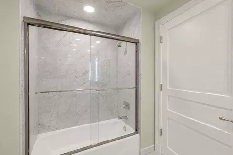 Bath - 60 E Monroe St #3002, Chicago, IL 60603 photo 4 of 5