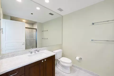 Bath - 60 E Monroe St #3002, Chicago, IL 60603 photo 3 of 5