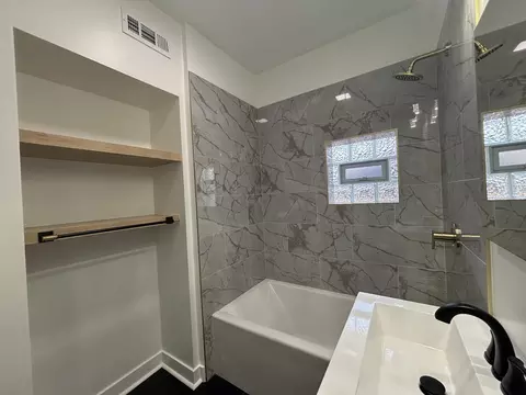 Bath - 5652 S Shields Ave, Chicago, IL 60621 photo 2 of 4