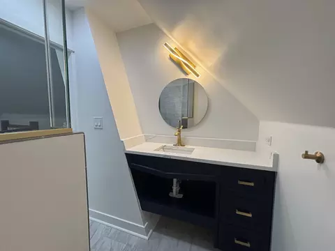 Bath - 5652 S Shields Ave, Chicago, IL 60621 photo 4 of 4