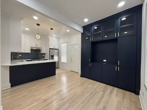 Living - 5652 S Shields Ave, Chicago, IL 60621 photo 5 of 6