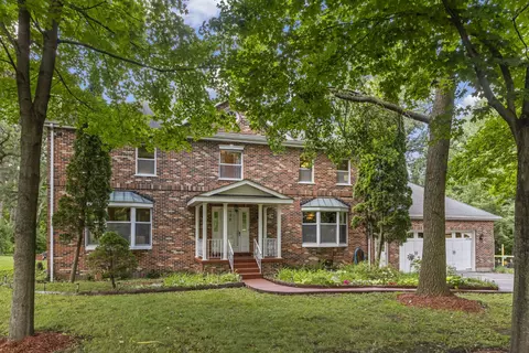43 W001 Empire Rd, Saint Charles, IL 60175