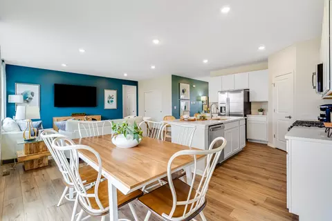 Dining - 565 Arye Dr, Elgin, IL 60124 photo 3 of 3