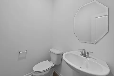 Bath - 565 Arye Dr, Elgin, IL 60124 photo 1 of 3