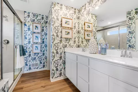 Bath - 565 Arye Dr, Elgin, IL 60124 photo 1 of 3