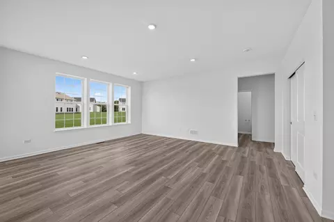 Living - 565 Arye Dr, Elgin, IL 60124 photo 4 of 5
