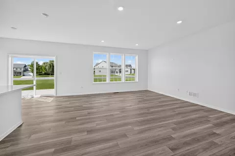 Living - 565 Arye Dr, Elgin, IL 60124 photo 3 of 5