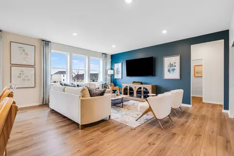 Living - 565 Arye Dr, Elgin, IL 60124 photo 1 of 3