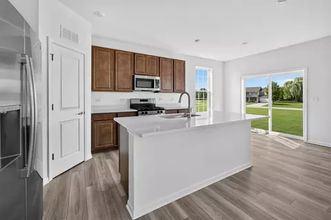Kitchen - 565 Arye Dr, Elgin, IL 60124 photo 2 of 3
