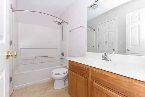 Bath - 4036 Boulder Ct, Aurora, IL 60504 photo 2 of 2