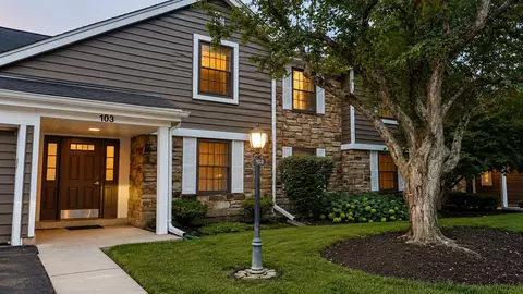 103 Marble Hill Ct #B2, Schaumburg, IL 60193