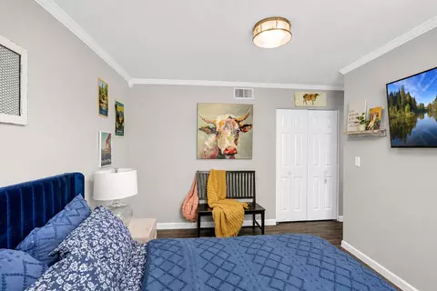 Bedroom - 419 Deerpath Dr, Lindenhurst, IL 60046 photo 4 of 6