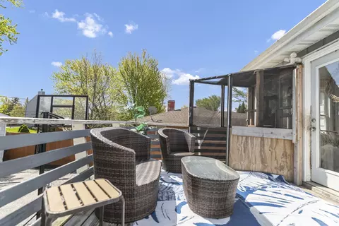 Exterior - 419 Deerpath Dr, Lindenhurst, IL 60046 photo 1 of 5