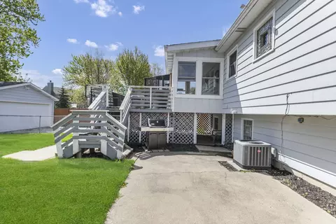Exterior - 419 Deerpath Dr, Lindenhurst, IL 60046 photo 3 of 5