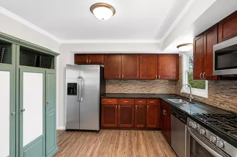 Kitchen - 419 Deerpath Dr, Lindenhurst, IL 60046 photo 1 of 2