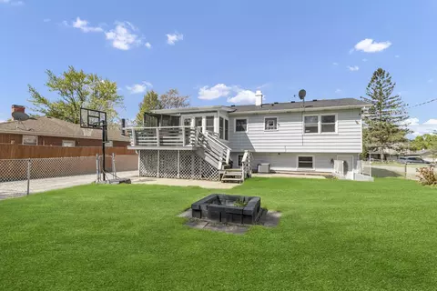 Exterior - 419 Deerpath Dr, Lindenhurst, IL 60046 photo 5 of 5